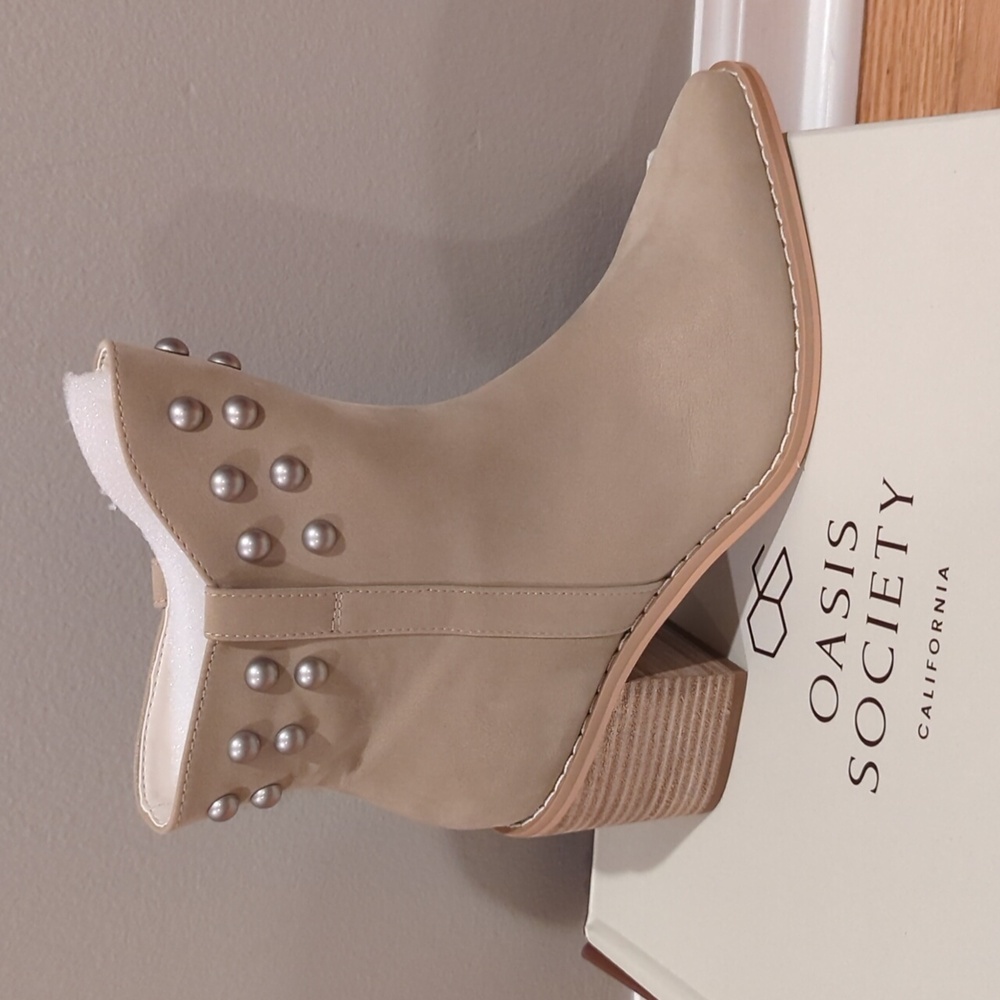NWT Taupe Bootie